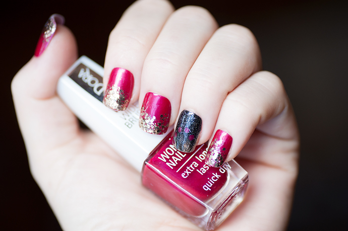 Christmas nails pink red gold glitter black nail art julnaglar molkan skönhetsblogg