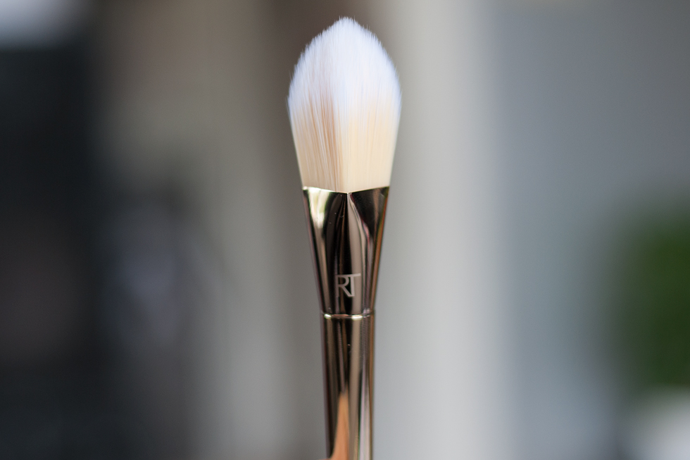 recension review real techniques bold metals collection 101 triangle foundation brush