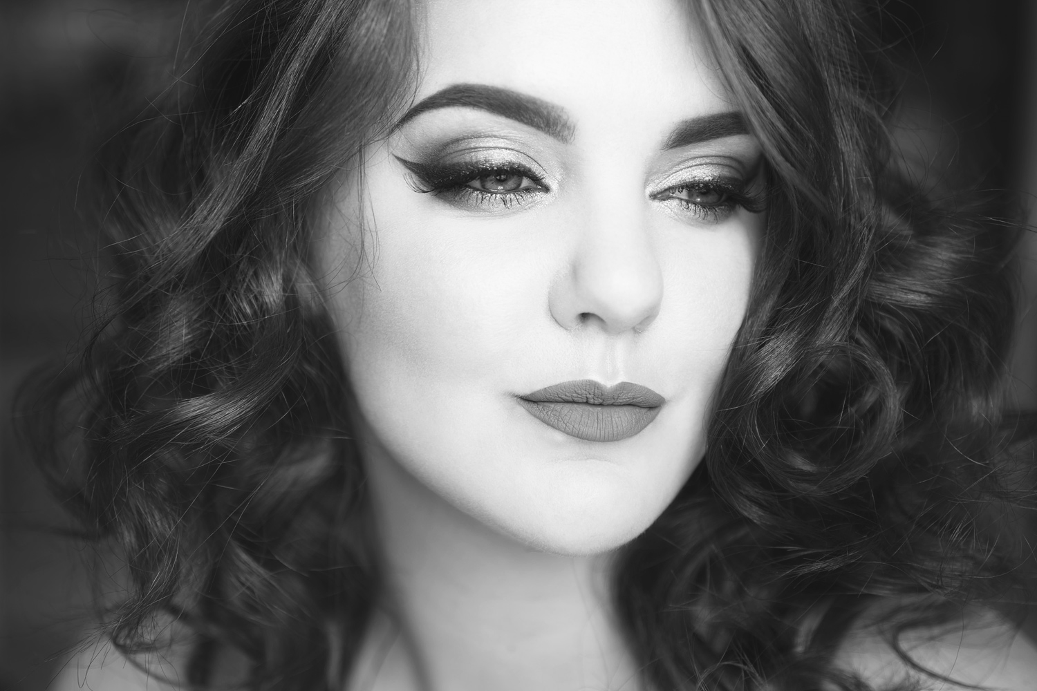 molkan black white
