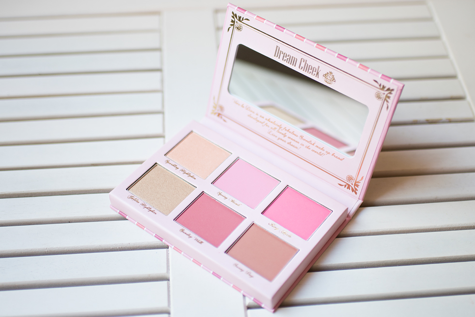 viva la diva dream cheek blush highlighter palette the makeup tag molkan skönhetsblogg